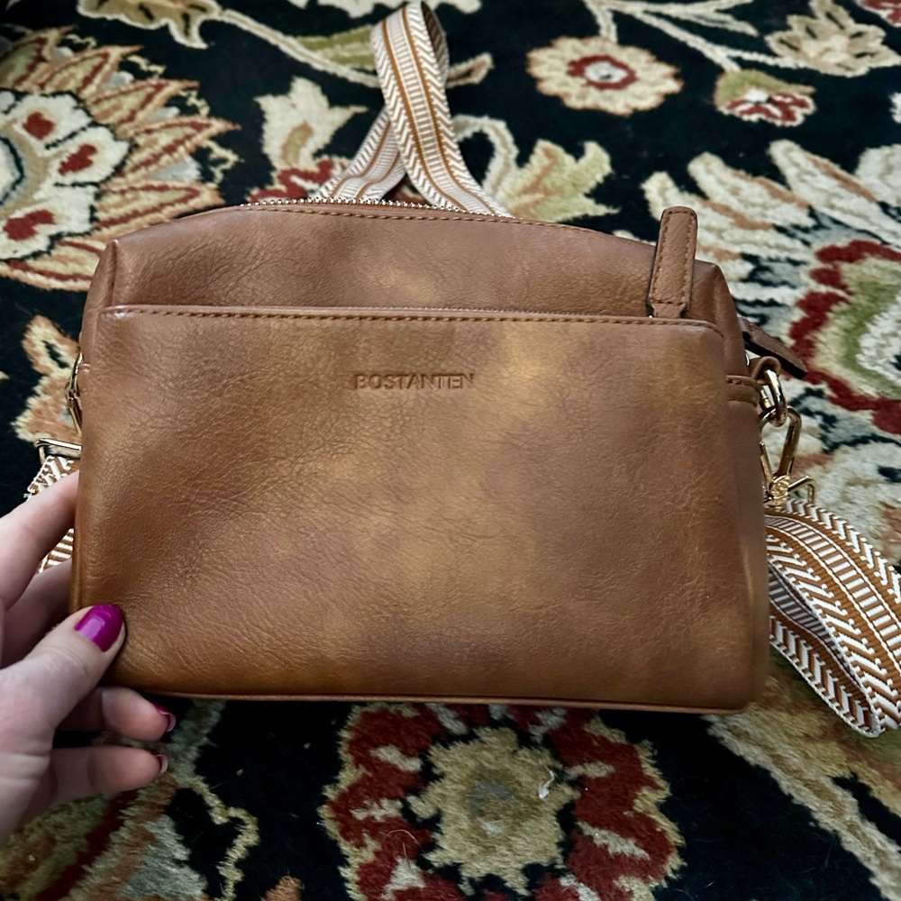 Elegant Brown Leather Crossbody Bag - Picture 3 of 5